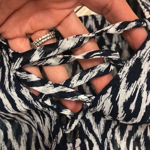 Banana Republic Navy and white chiffon blouse S - Picture 3 of 6